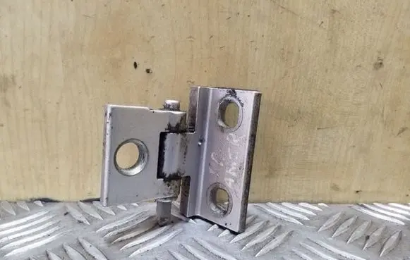 Volvo V70 Front door lower hinge 
