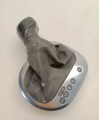 Volkswagen Caddy Gear lever shifter trim leather/knob 1T2713203P