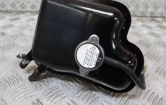 Honda CR-V Coolant expansion tank/reservoir 