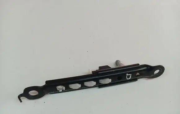 Toyota Auris 150 Seat belt adjustment rail E563001