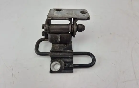Volkswagen PASSAT B7 Rear door lower hinge 3C8833412B