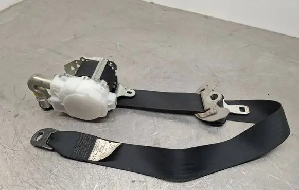 Toyota Avensis T270 Front seatbelt 7P2510P 087201 0538056