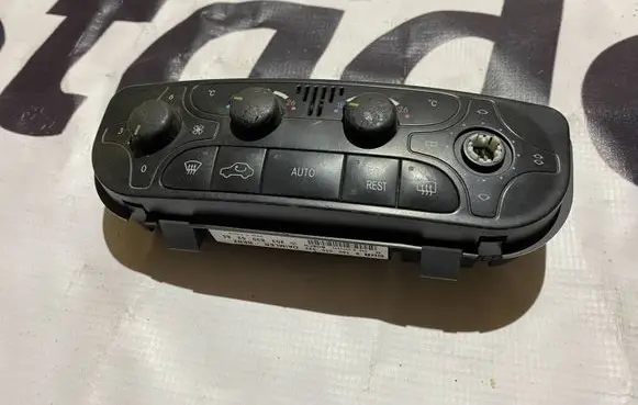 Mercedes-Benz C W203 Climate control unit A2038300285 2038300285