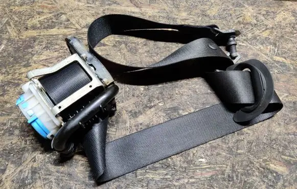 Mercedes-Benz CLA C117 X117 W117 Front seatbelt A1768602285