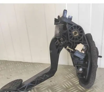 Ford Transit Courier Clutch pedal EY167B633AA