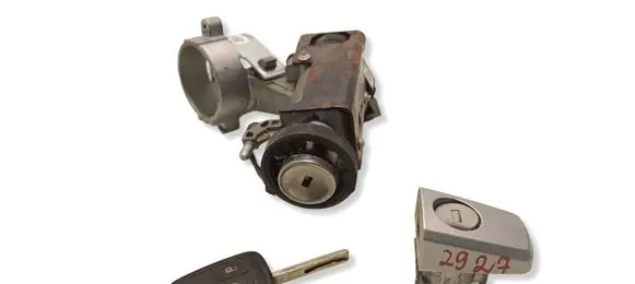 Opel Astra J Ignition lock 13383062