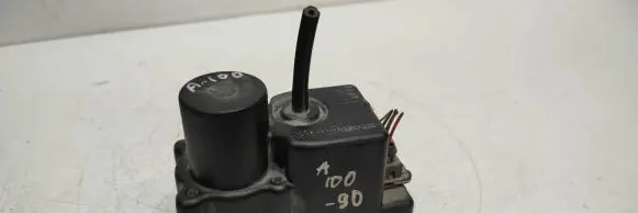 Audi 100 200 5000 C3 Central locking vacuum pump 443862257H