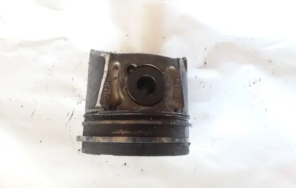 Peugeot 407 Piston 085190
