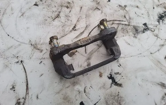 Chevrolet Nubira Front Brake Caliper Pad/Carrier 
