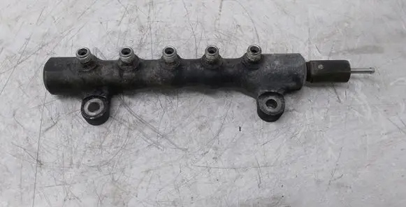 Toyota Avensis T250 Fuel main line pipe