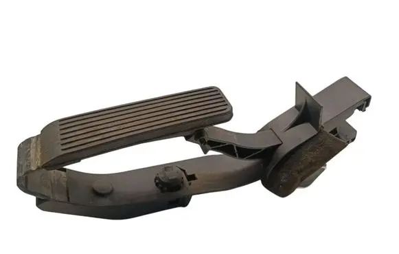 Mercedes-Benz C W203 Accelerator throttle pedal A2033000104
