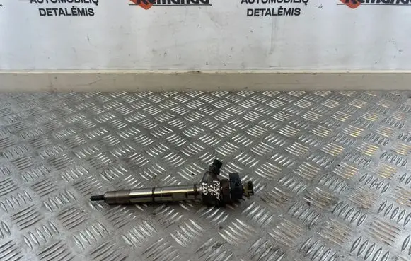 Volkswagen PASSAT B8 Fuel injector 04L130277AD