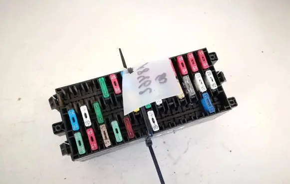 Opel Vivaro Fuse box set
