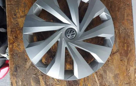 Volkswagen Polo VI R15 wheel hub/cap/trim 2G0601147A