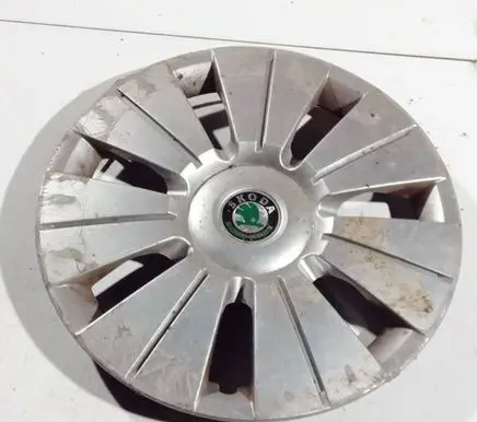 Skoda Fabia Mk1 (6Y) R15 wheel hub/cap/trim 6y0601147h