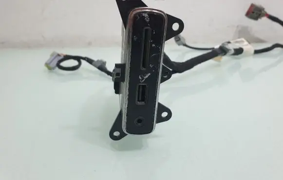 Dodge Durango III USB socket connector 68289895AA
