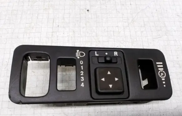 Mitsubishi Space Star Other interior part MR740608