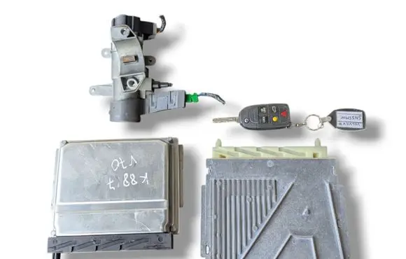Volvo V70 Engine ECU kit and lock set 0281011441 P30735493