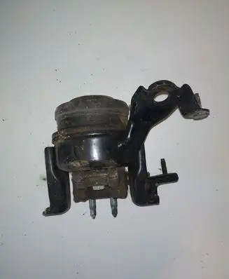 Toyota Corolla Verso E121 Engine mount bracket