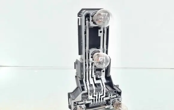 Volkswagen PASSAT B5 Tail light bulb cover holder 3B9945257