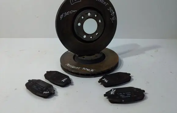 Peugeot 308 Front brake disc 000004