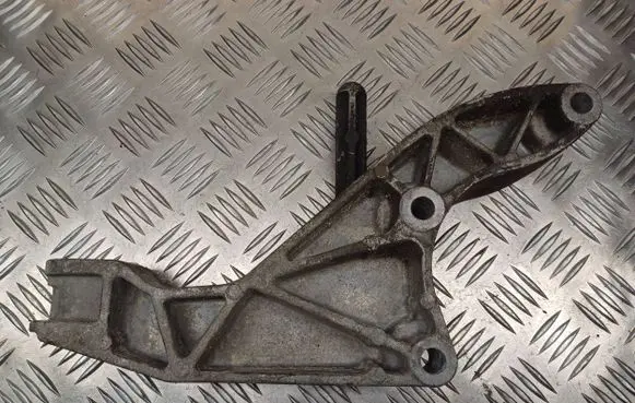 Opel Zafira B Gearbox mounting bracket 13125634