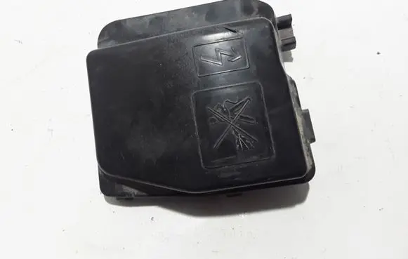 Dacia Sandero Fuse box set 243825499R