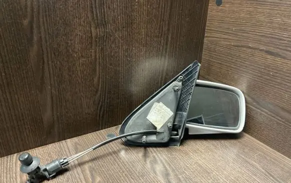 Front door electric wing mirror