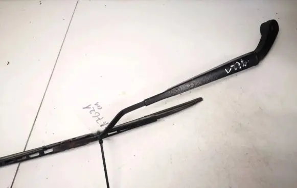 Nissan Cube Z12 Front wiper blade arm