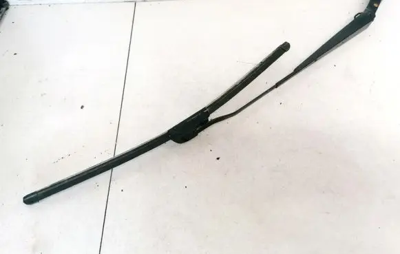 Nissan Pathfinder R51 Front wiper blade arm