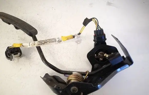 Toyota Avensis T250 Accelerator throttle pedal 8928152021
