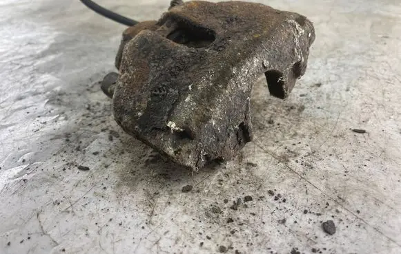 Volkswagen PASSAT B5 Front brake caliper