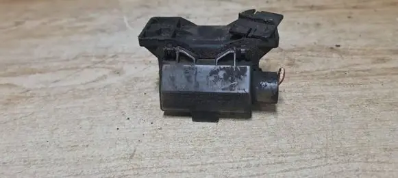 Volvo S70 V70 V70 XC Glow plug pre-heat relay 9162929