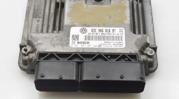 Volkswagen Jetta VI Engine control unit/module 03C906016BT