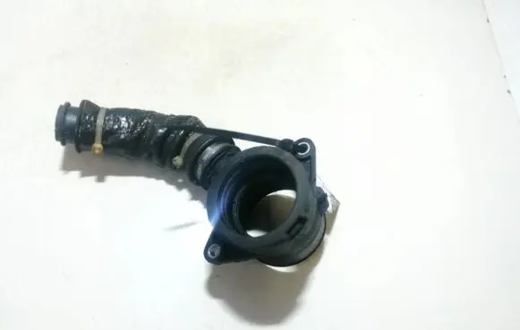Ford Focus Air intake hose/pipe AV616C784AF
