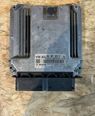 Volkswagen PASSAT B8 Engine control unit/module 04L907309M