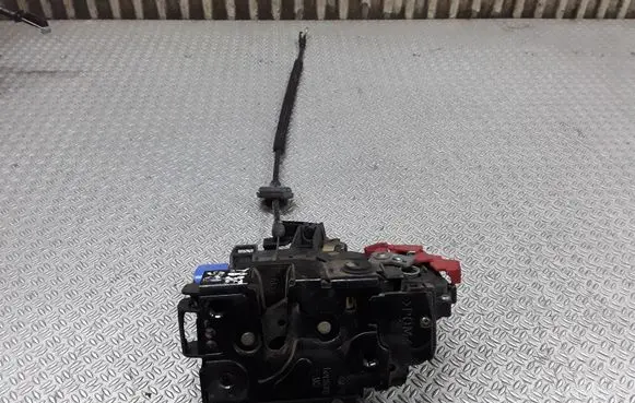 Volkswagen Golf V Rear door lock 7L0839016