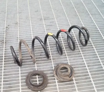 Toyota Prius (XW50) Rear coil spring