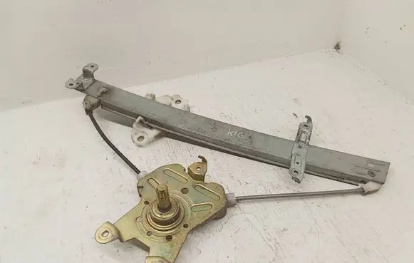 Rear door manual window regulator