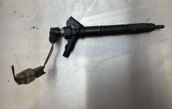 Toyota Corolla Verso AR10 Fuel injector 236700R040 10196