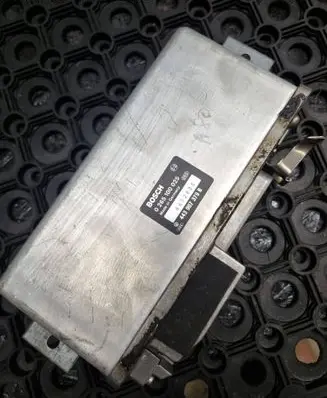 Audi 80 90 B3 ABS control unit/module 0265100025 8432825 443907379B