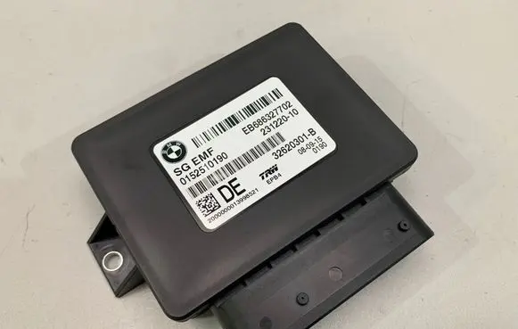BMW 5 F10 F11 Hand brake control module 6863277