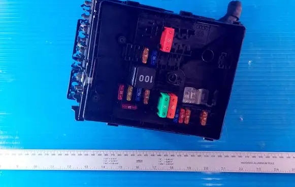 Volkswagen Golf VI Fuse module 1K0937629 7033907