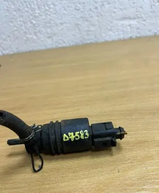 Mercedes-Benz E W210 Windscreen/windshield washer pump A0335450228 D7583