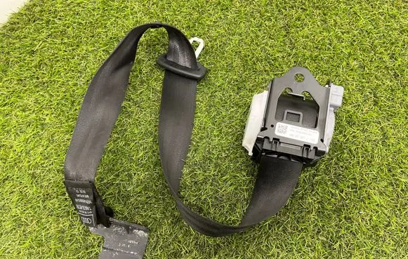 Audi A8 S8 D4 4H Middle seatbelt (rear) 4H0857807J