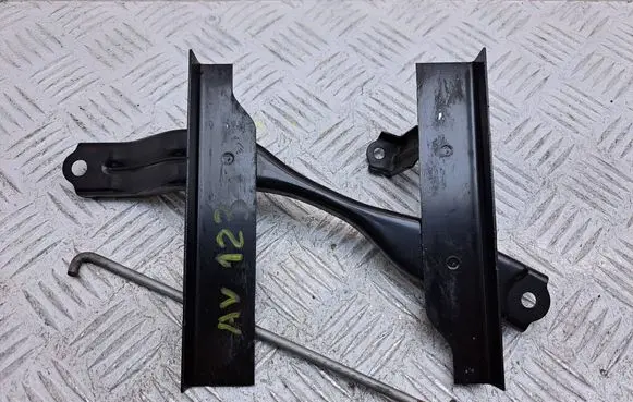 Battery bracket