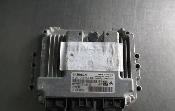 Peugeot 3008 I Engine control unit/module 9666986680 EDC16C34 0281013334