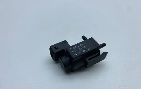 BMW 7 F01 F02 F03 F04 Vacuum valve 1742712