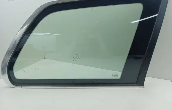 Volvo XC90 Rear side window 43R001582 E000199 DOT682M3240AS2