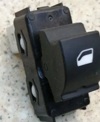 Citroen C3 Aircross Electric window control switch 13483539